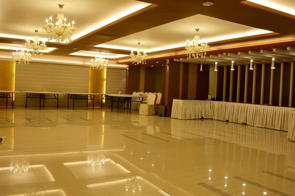 Asia Hotel & Resorts Дака Ресторант снимка