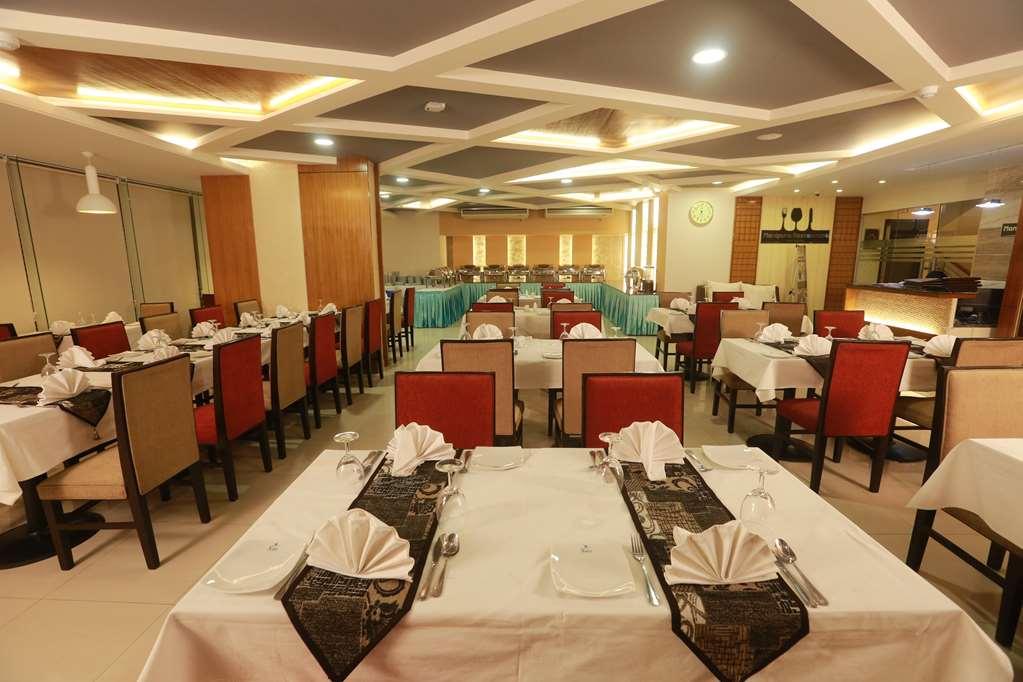 Asia Hotel & Resorts Дака Ресторант снимка